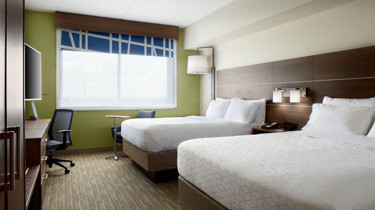 Holiday Inn Express & Suites Liberty Way Room