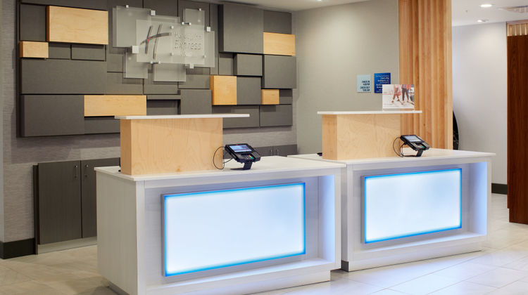 Holiday Inn Express & Suites Liberty Way Lobby