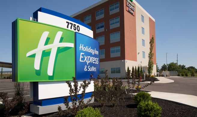 Holiday Inn Express & Suites Liberty Way Exterior