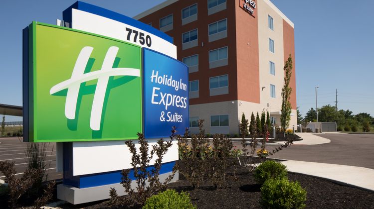 Holiday Inn Express & Suites Liberty Way Exterior