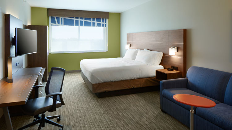 Holiday Inn Express & Suites Liberty Way Room