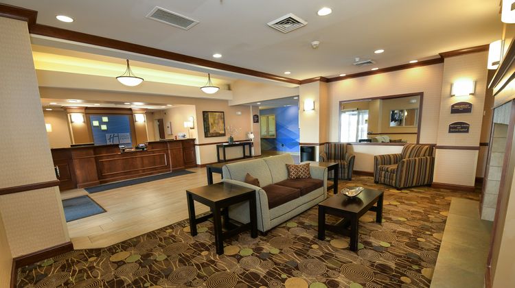 Holiday Inn Express Hotel & Suites Lobby