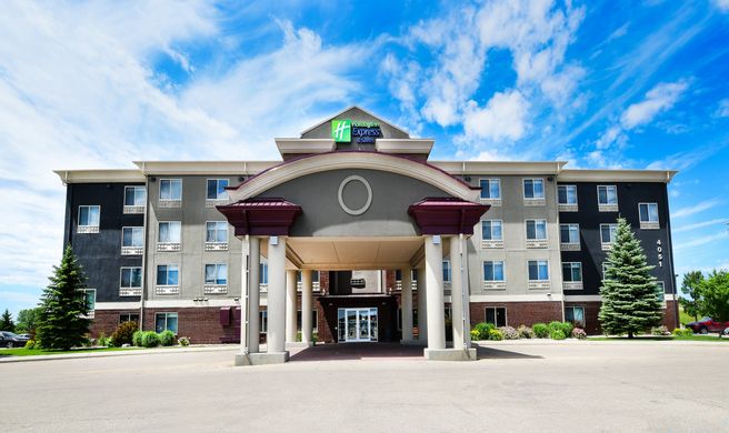 Holiday Inn Express Hotel & Suites Exterior