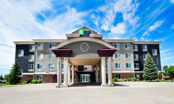 Holiday Inn Express Hotel & Suites