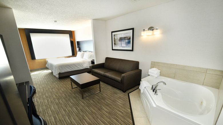 <b>Holiday Inn Express Hotel & Suites Room</b>. Images powered by <a href="https://www.leonardoworldwide.com/" title="Leonardo Worldwide" target="_blank">Leonardo</a>.