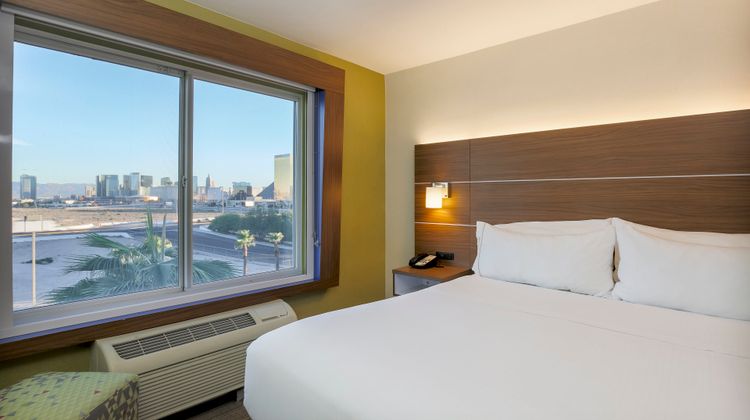 Holiday Inn Express Las Vegas South Room