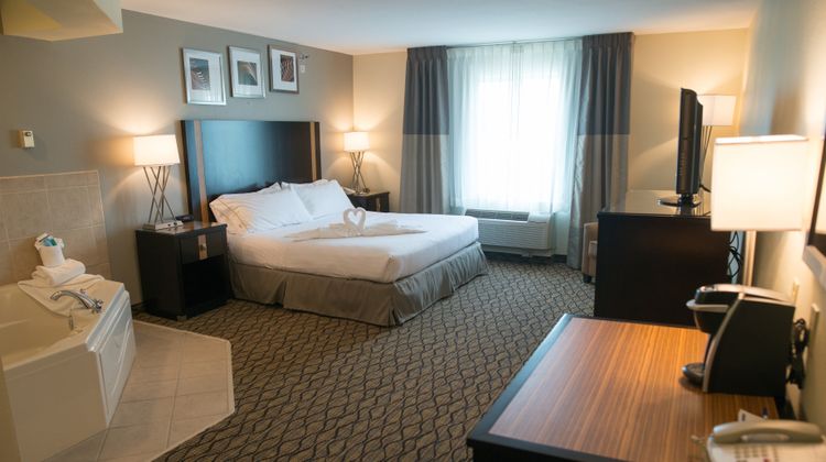Holiday Inn Express Hotel & Suites Suite