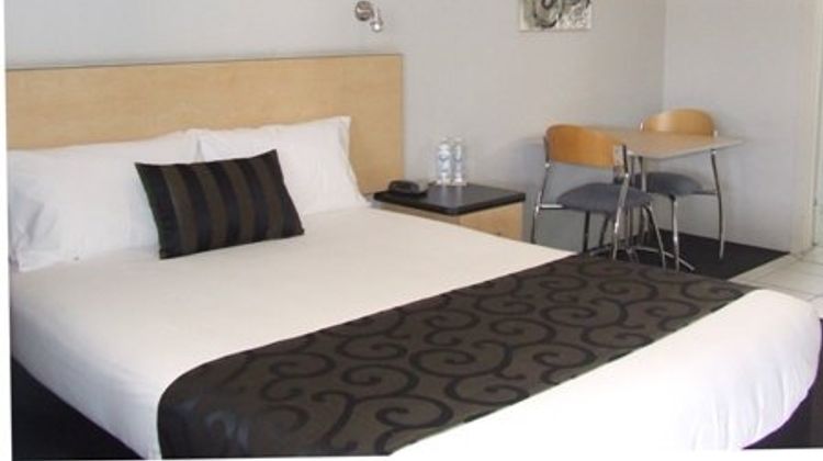 Alara Motor Inn Room