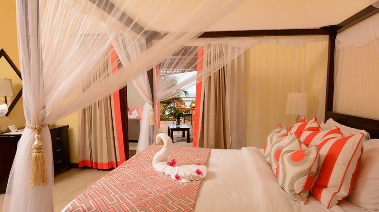 <b>Calabash Cove Resort & Spa Suite</b>. Images powered by <a href="https://www.leonardoworldwide.com/" title="Leonardo Worldwide" target="_blank">Leonardo</a>.
