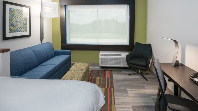 Holiday Inn Express & Suites Bryan Suite