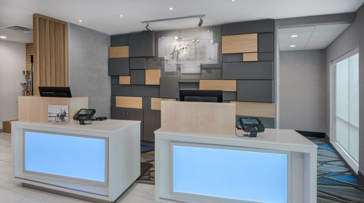 Holiday Inn Express & Suites Bryan Lobby