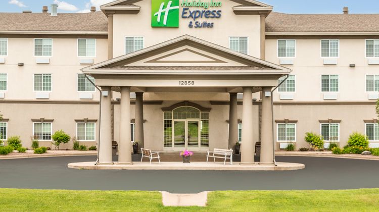 Holiday Inn Express Hotel & Suites Exterior