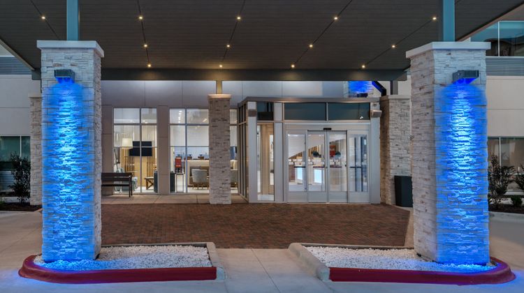 Holiday Inn Express & Suites Bryan Exterior