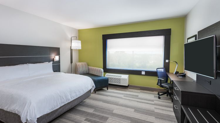 Holiday Inn Express & Suites Bryan Room