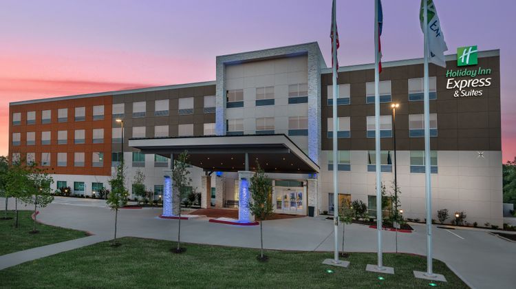 Holiday Inn Express & Suites Bryan Exterior