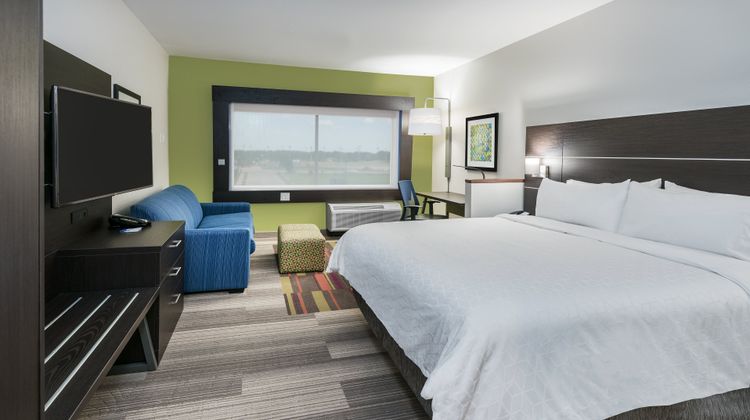 Holiday Inn Express & Suites Bryan Suite