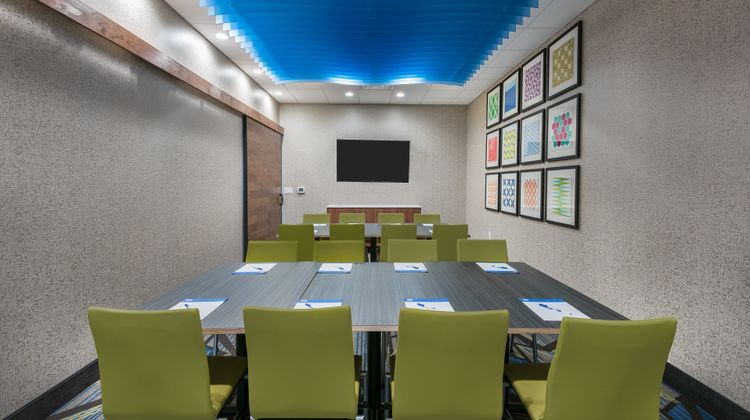 Holiday Inn Express & Suites Bryan Meeting