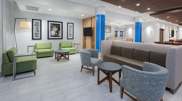 Holiday Inn Express & Suites Bryan Lobby
