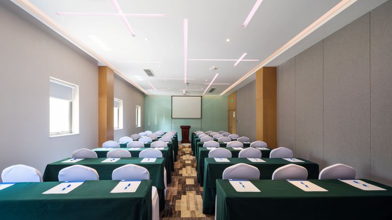 <b>Holiday Inn Express Shaoxing Paojiang Meeting</b>. Images powered by <a href="https://www.leonardoworldwide.com/" title="Leonardo Worldwide" target="_blank">Leonardo</a>.