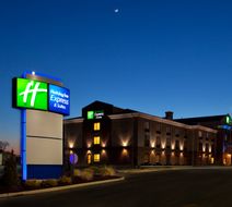 Holiday Inn Express Hotel & Suites Exterior