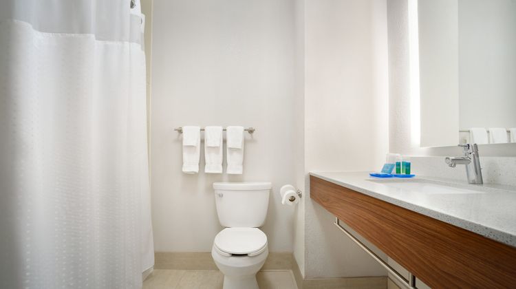 Holiday Inn Express Hotel & Suites Room