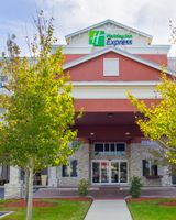 Holiday Inn Express Hotel & Suites