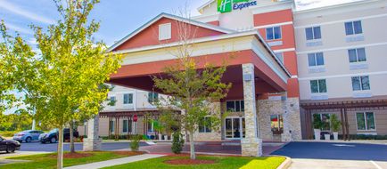 Holiday Inn Express Hotel & Suites Exterior