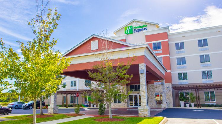 Holiday Inn Express Hotel & Suites Exterior