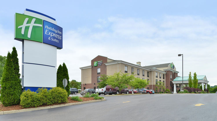 Holiday Inn Express Hotel & Suites Exterior