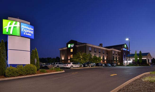 Holiday Inn Express Hotel & Suites Exterior