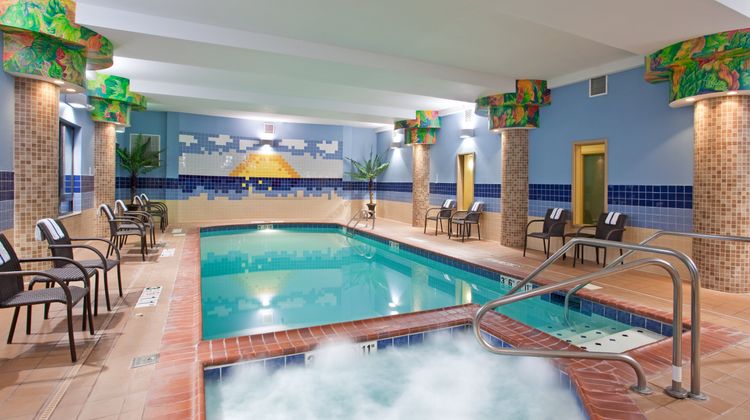 Holiday Inn Express Hotel & Suites Pool