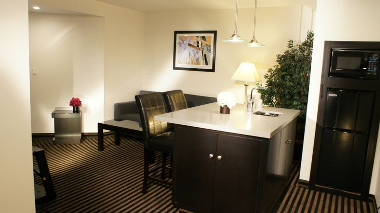 <b>Holiday Inn Express Hotel & Suites Suite</b>. Images powered by <a href="https://www.leonardoworldwide.com/" title="Leonardo Worldwide" target="_blank">Leonardo</a>.
