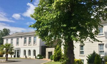 Manor of Groves Hotel