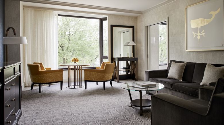 <b>Four Seasons Hotel Boston Suite</b>. Images powered by <a href="https://www.leonardoworldwide.com/" title="Leonardo Worldwide" target="_blank">Leonardo</a>.