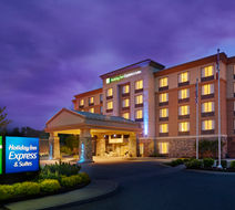 Holiday Inn Express Hotel & Suites Exterior