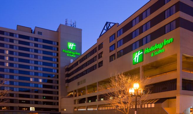 Holiday Inn Hotel & Suites Exterior