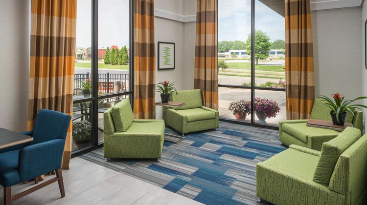Holiday Inn Express Lobby