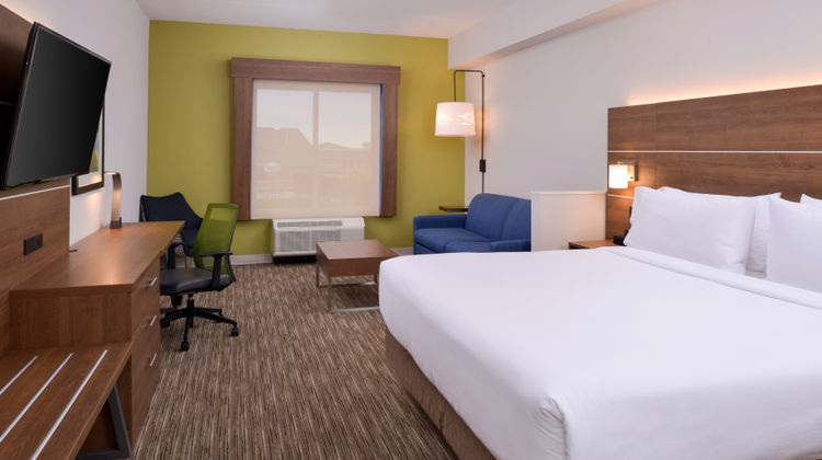 Holiday Inn Express Spring Hill Room