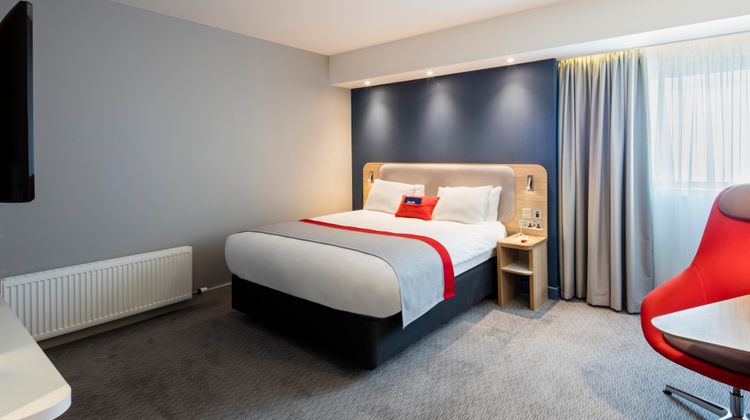 Holiday Inn Express Queens Quarter Room