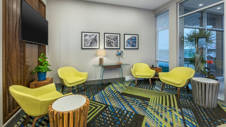Holiday Inn Express & Suites Moncton Lobby