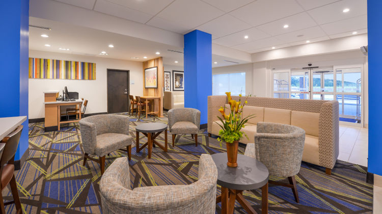 Holiday Inn Express Donaldsonville Lobby
