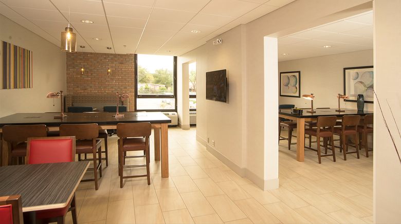 <b>Holiday Inn Express Airport Lobby</b>. Images powered by <a href="https://www.leonardoworldwide.com/" title="Leonardo Worldwide" target="_blank">Leonardo</a>.