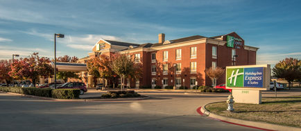 Holiday Inn Express Hotel & Suites Exterior