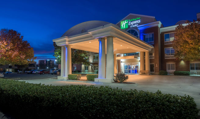 Holiday Inn Express Hotel & Suites Exterior