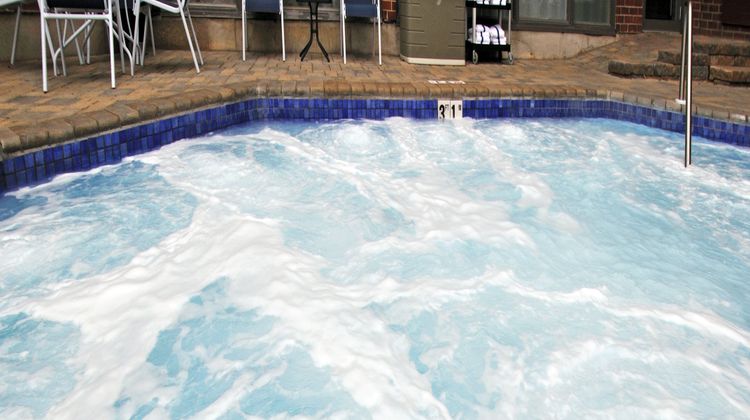 Holiday Inn Express Quebec City Pool
