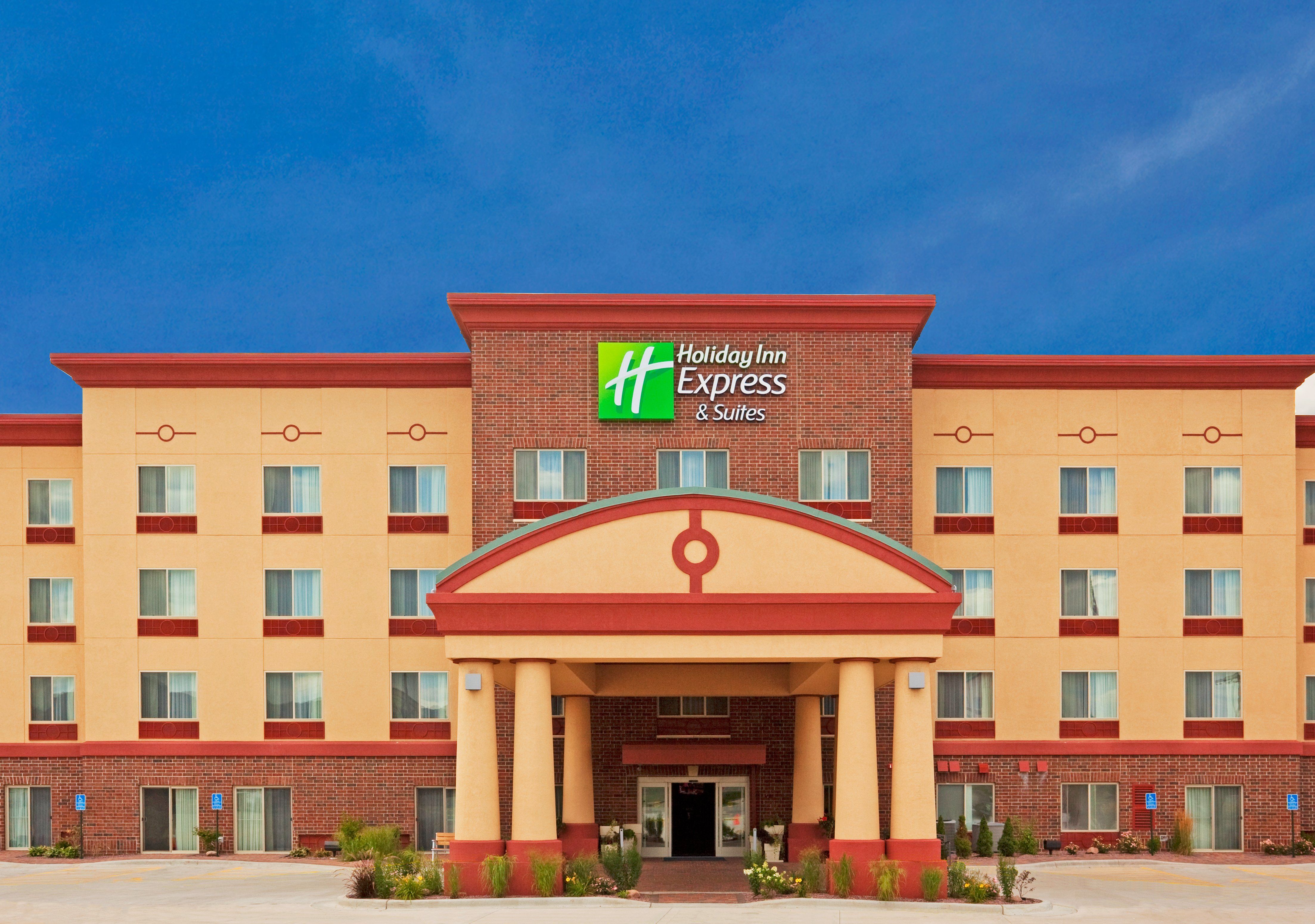 Holiday Inn Express Hotel & Suites- Tourist Class Winona, MN