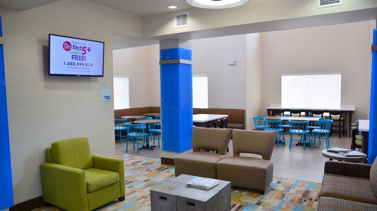 Holiday Inn Express & Suites Houston NW Lobby