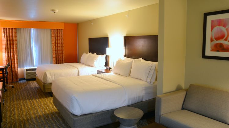 Holiday Inn Express & Suites Houston NW Room