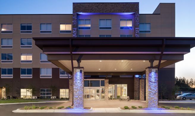 Holiday Inn Express/Suites Duluth North Exterior