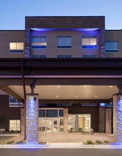 Holiday Inn Express/Suites Duluth North
